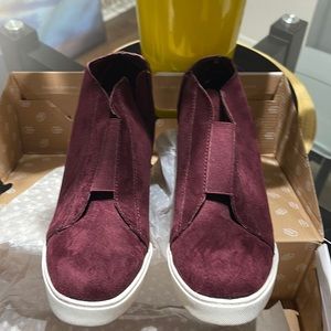 Burgundy wedge casual shoes